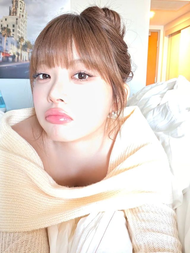 풀뱅의 발랄한 느낌을 한껏 살린 르세라핌 홍은채의 하이 번 스타일링 | 인스타그램 @hhh.e_c.v