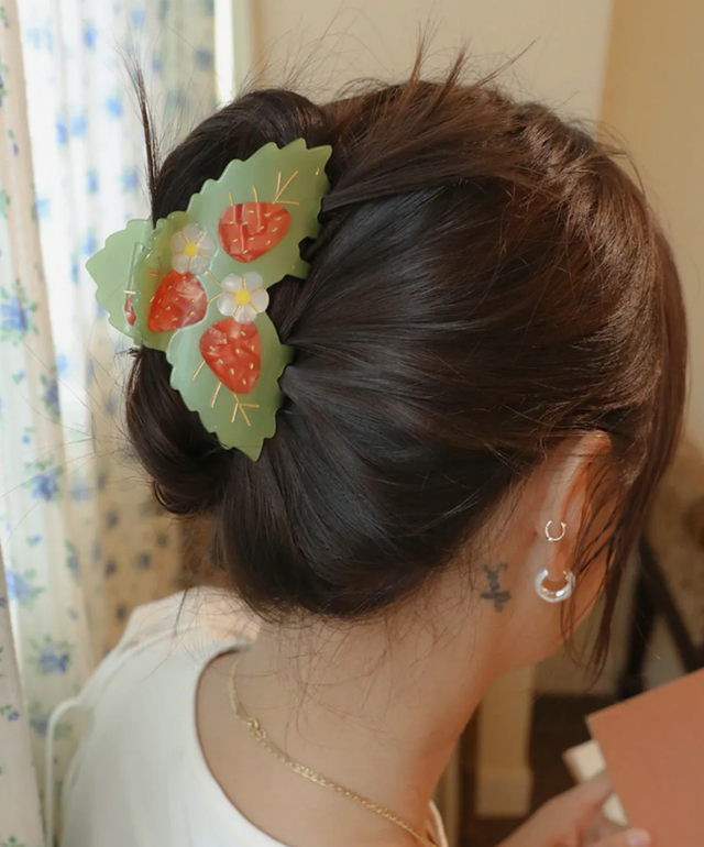Strawberry field Hair Claw