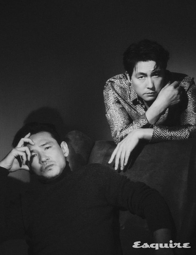  (황정민) 그레이 터틀넥 톰 포드. (정우성) 패턴 실크 셔츠 조르지오 아르마니.