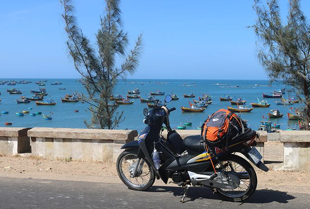베트남 해안도로 바이크 여행 중 마주친 무이네의 아침 바다. 