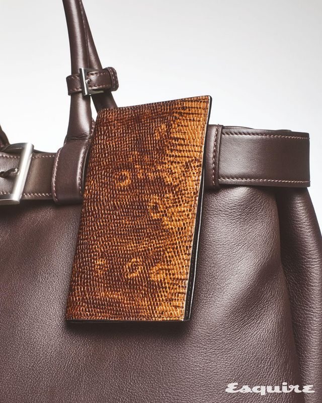 리저드 레더 지갑, 백 모두 가격 미정 프라다.