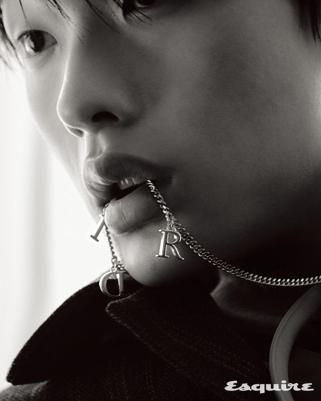 재킷, 디올 레터 펜던트 네크리스 디올 맨.