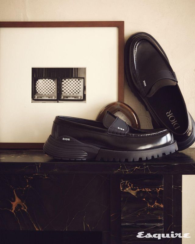 카프스킨 컴뱃 로퍼 디올 맨.