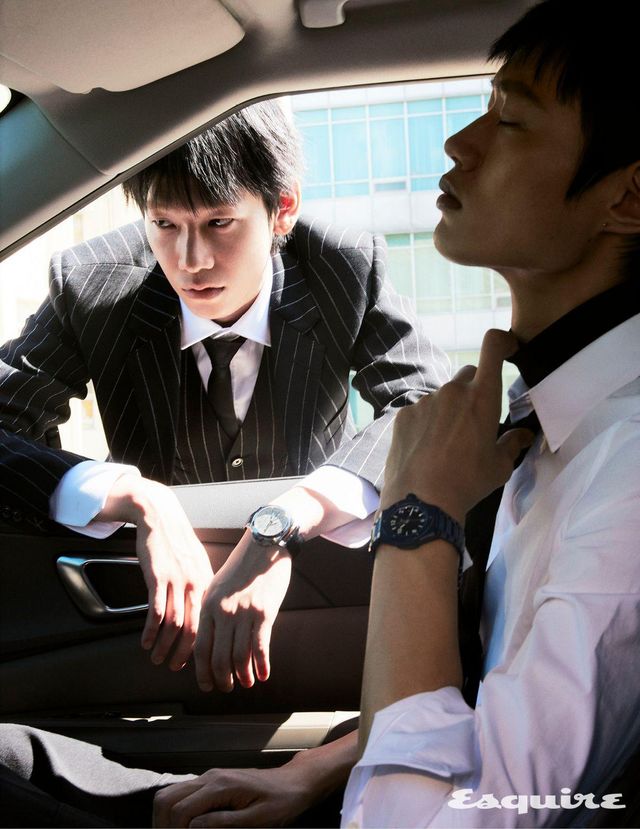 재킷 430만원, 베스트 170만원, 셔츠 가격 미정, 타이 가격 미정 모두 셀린느 옴므. 루미노르 쿼란타 비템포 1200만원대 파네라이. 셔츠, 터틀넥 톱, 팬츠 모두 가격 미정 페라가모. 빅뱅 인테그레이티드 타임 온리 블루 세라믹 2000만원대 위블로.