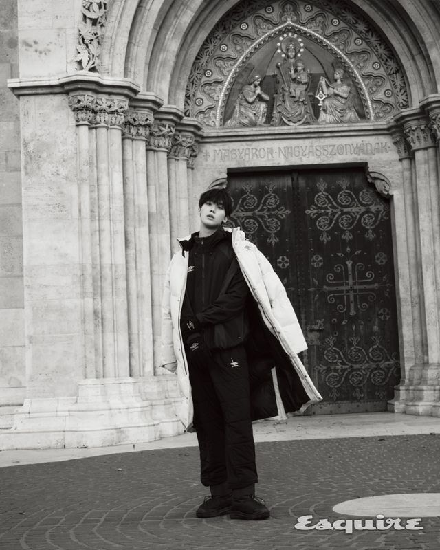 아우터, 윈드브레이커, 팬츠, 부츠, 글러브 모두 엄브로.