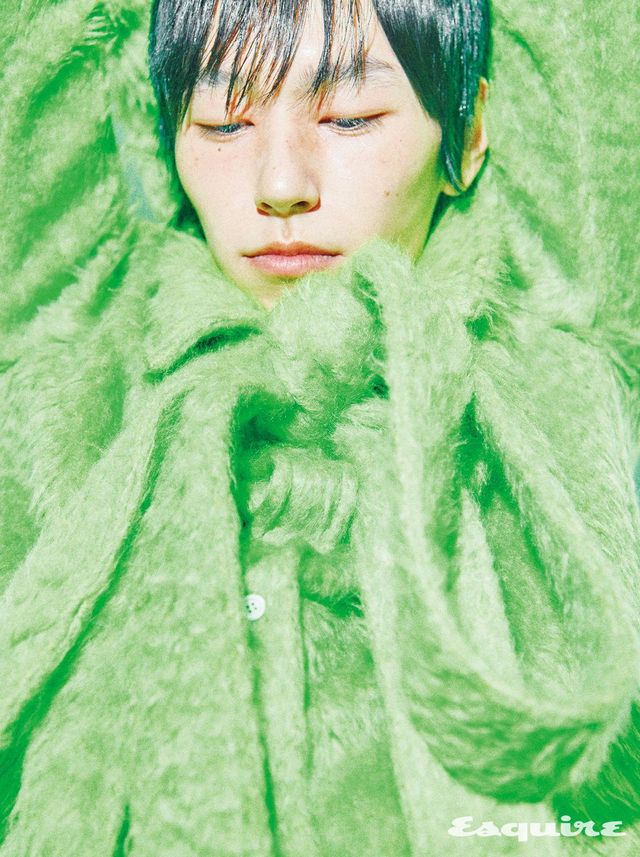 네온 그린 보 오버셔츠 가격 미정 로에베.