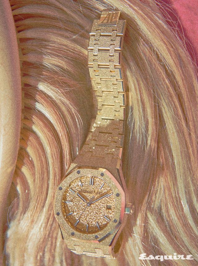 옐로 골드 로열 오크 프로스티드 셀프와인딩 34mm 가격 미정 오데마 피게. 헤어 브러시 빅 블론드 45만원 블레스 by 39etc.