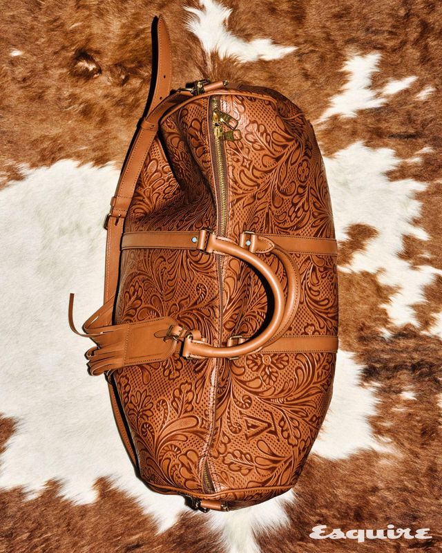 양각 처리한 카프스킨 키폴 반둘리에 50 가격 미정 루이 비통.