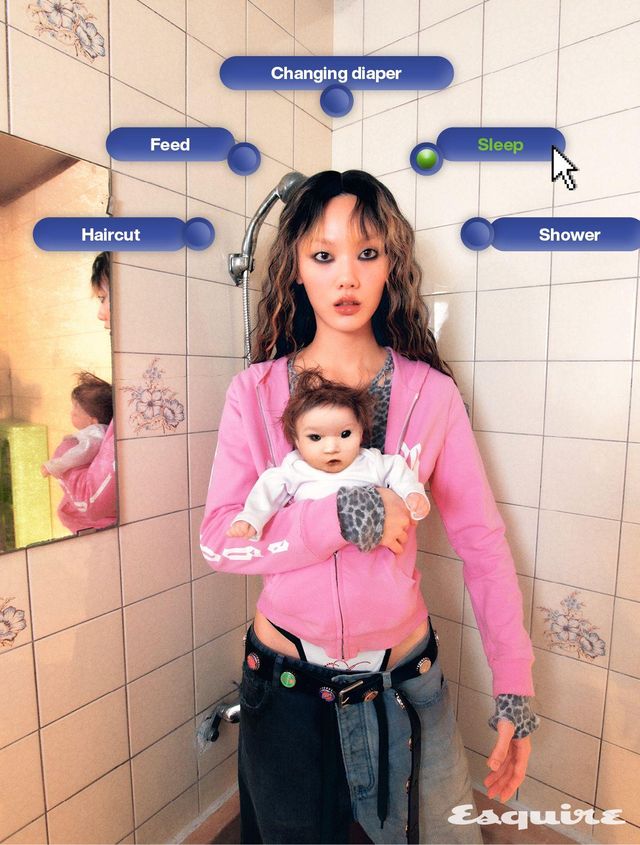 집업 후디, 디스트레스드 레오퍼드 톱, 피프티 피프티 팬츠, 보틀 캡 벨트 모두 가격 미정 발렌시아가. 브리프 에디터 소장품.