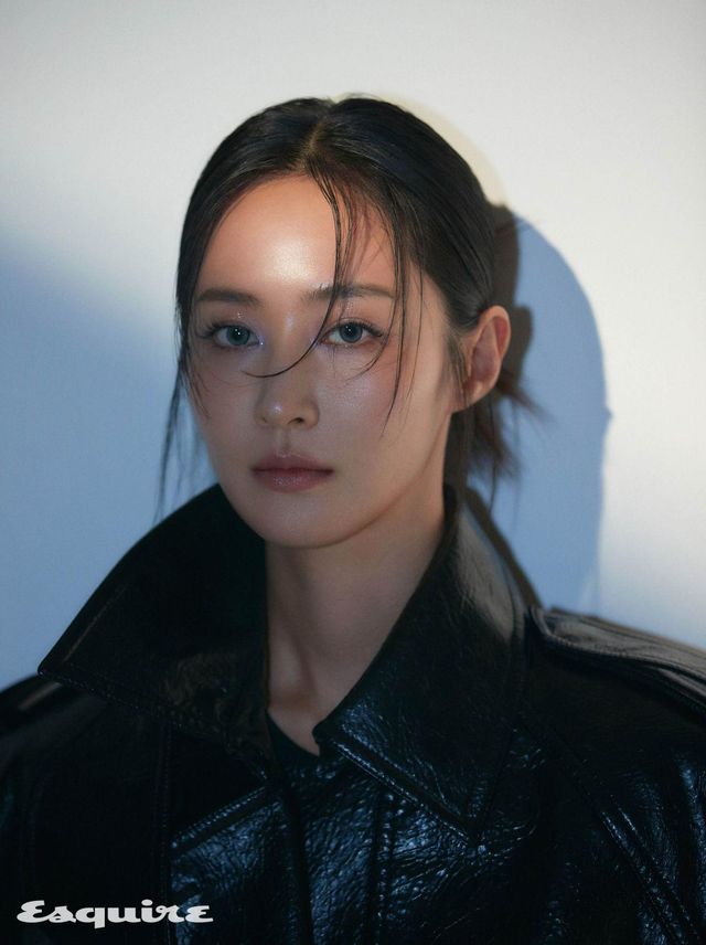 레더 코트 준지. 시스루 톱 이자벨마랑.