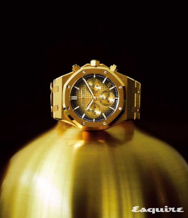 41mm 옐로 골드 케이스와 브레이슬릿, 타피스리 패턴의 그러데이션 다이얼을 갖춘 로열 오크 셀프와인딩 크로노그래프 1억1419만원 오데마 피게. 