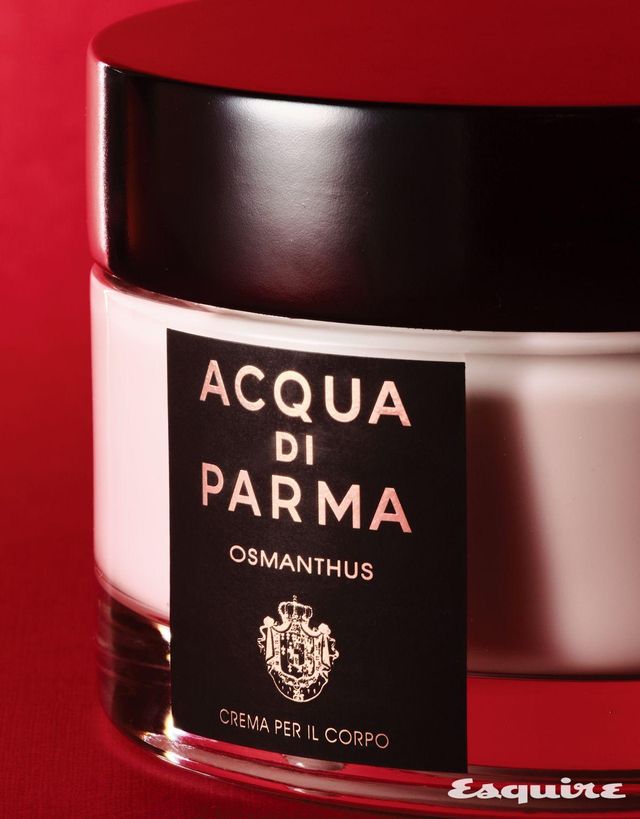 천연 유래 글리세린과 시어버터를 함유한 리치한 크림이 수분 공급을 돕는 오스만투스 보디크림 150mL/16만5000원 아쿠아 디 파르마.