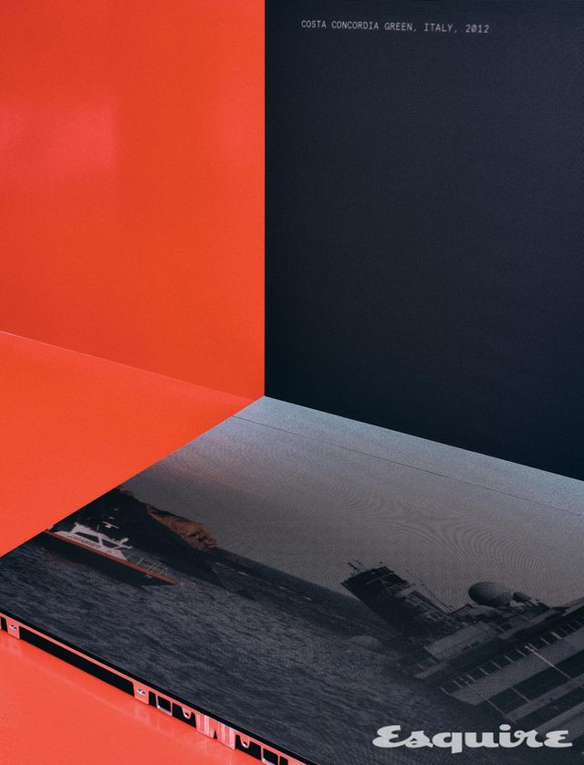 032c 갤러리 서울 한편에 설치된 곤잘레스 하세 AAS의 미디어 아트 ‘Catastrophe Colours’. 그는 스토어를 설계한 건축가이기도 하다. 