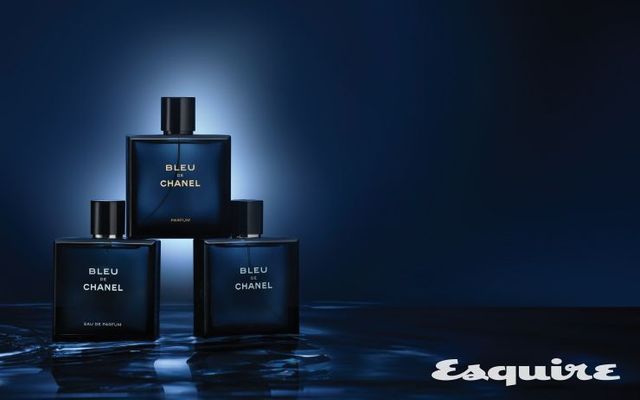 (왼쪽부터) 블루 드 샤넬 오 드 빠르펭 50mL/14만6천원, 100mL/20만3천원, 블루 드 샤넬 빠르펭 50mL/17만원, 100mL/23만7천원, 블루 드 샤넬 오 드 뚜왈렛 50mL/13만원, 100mL/17만6천원 모두 샤넬.