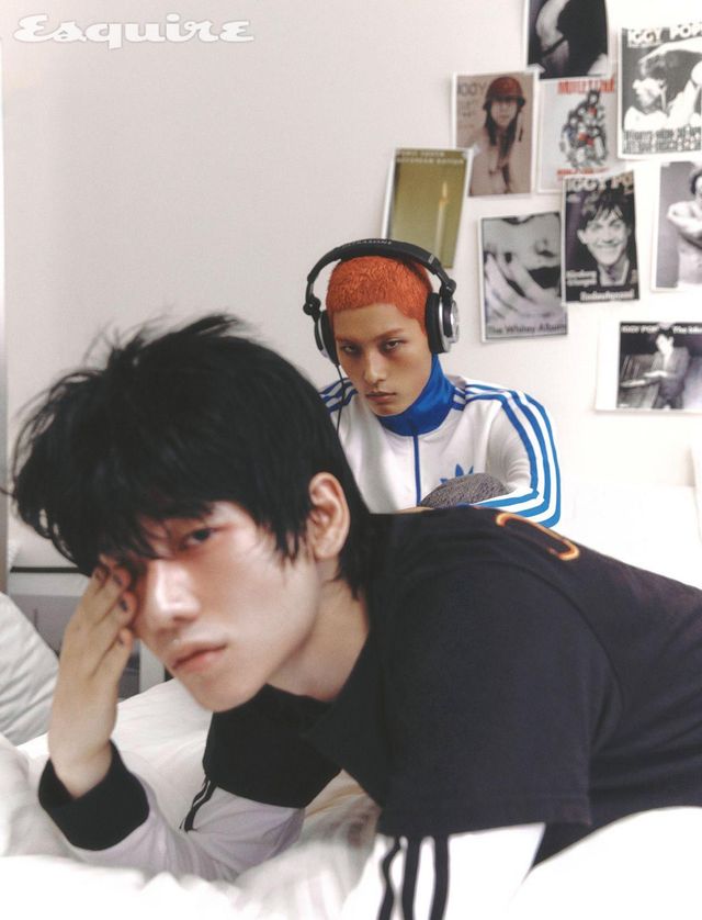 플레임 롱 슬리브 티셔츠 10만9000원, 화이트 & 블루 베켄바워 트랙 톱 10만5000원 모두 아디다스. 하이웨스트 데님 팬츠 150만원 로에베. 501 오리지널 데님 팬츠 15만9000원 리바이스. 마릴린 맨슨 ‘ROCK IS DEAD’ 티셔츠 에디터 소장품.