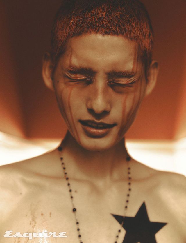 젬스톤 장식 크로스 펜던트 네크리스 52만원 돌체앤가바나.