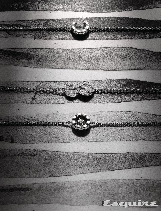 퀼팅 모티브 코코 크러쉬 브레이슬릿 200만원대 샤넬 파인 주얼리. 다이아몬드를 파베 세팅한 인피니 브레이슬릿 가격 미정 프레드. 화이트 골드에 다이아몬드를 세팅한 퀼팅 모티브 코코 크러쉬 브레이슬릿 300만원대 샤넬 파인주얼리.