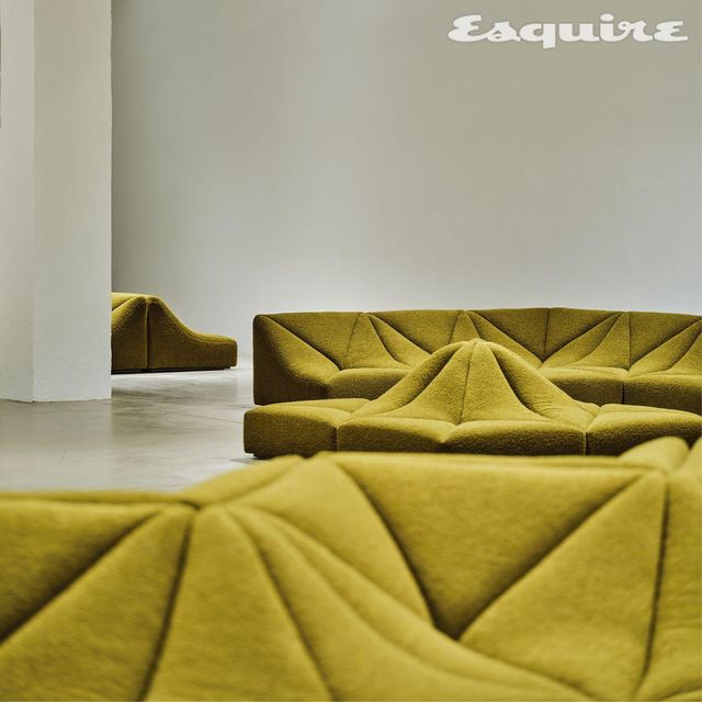 모듈을 조합해 각자에 맞게 활용성을 찾을 수 있도록 설계한 가구 듄과 다다미. 작가 생전 미완의 프로젝트였으나 2014년 폴랑 폴랑 폴랑의 노력으로 개발되었다.