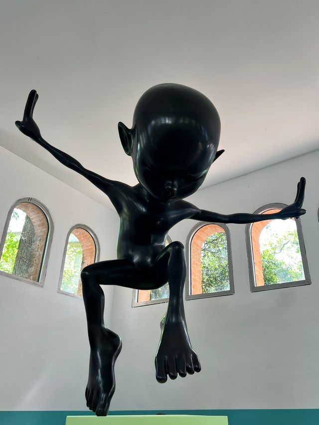 올해로 30주년을 맞은 자르디니 한국관에 전시된 〈구정아-오도라마 시티〉의 전시 전경. 올해 한국관은 논픽션과의 협업으로 냄새와 향기로 공간을 채웠다. ©박세회