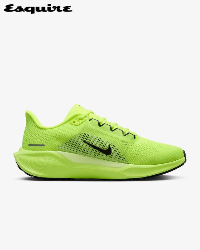 앞발부터 뒤꿈치까지 높이가 10mm 정도 차이 난다.