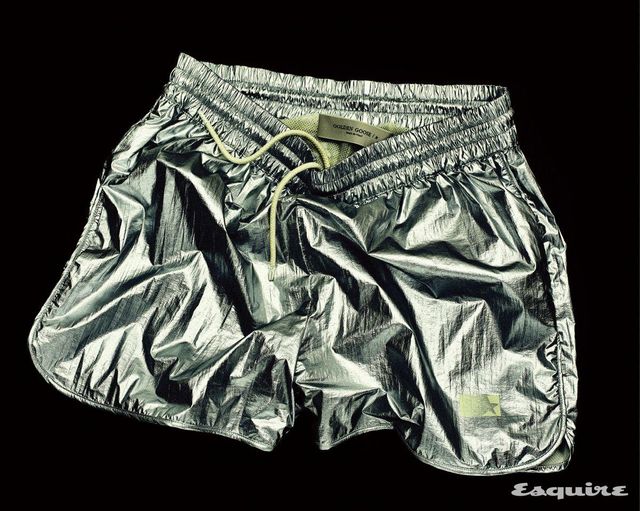 메탈릭 러닝 쇼츠 30만8000원 골든구스.