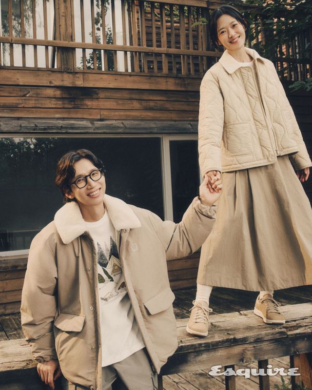 (봉태규) 크리스털 다운 덱 점퍼 39만9000원, 그래픽 티셔츠 8만9000원, 밴딩 카고 팬츠 17만9000원 모두 노르디스크. (하시시박) 패디드 퀼팅 재킷 27만9000원, 폴라베어 스웨트셔츠 9만9000원, 플레어스커트 15만9000원, 케이블 하이삭스 1만9000원, 레긴 스니커즈 17만9000원 모두 노르디스크.