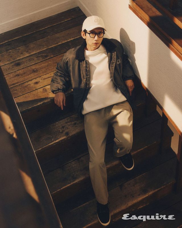 위시드 재킷 27만9000원, 폴라베어 스웨트셔츠 12만9000원, 글램퍼 스트레이트 팬츠 15만9000원, 블라인 스니커즈 20만9000원, 로고 볼캡 6만5000원 모두 노르디스크.