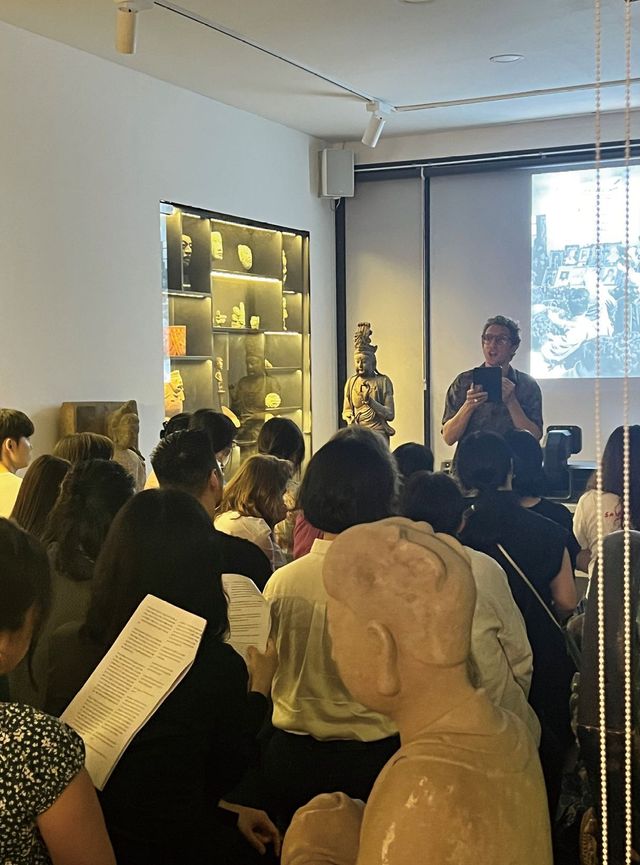  지난 4일 바라캇 컨템퍼러리에서 열린 로렌스 아부함단의 퍼포먼스.