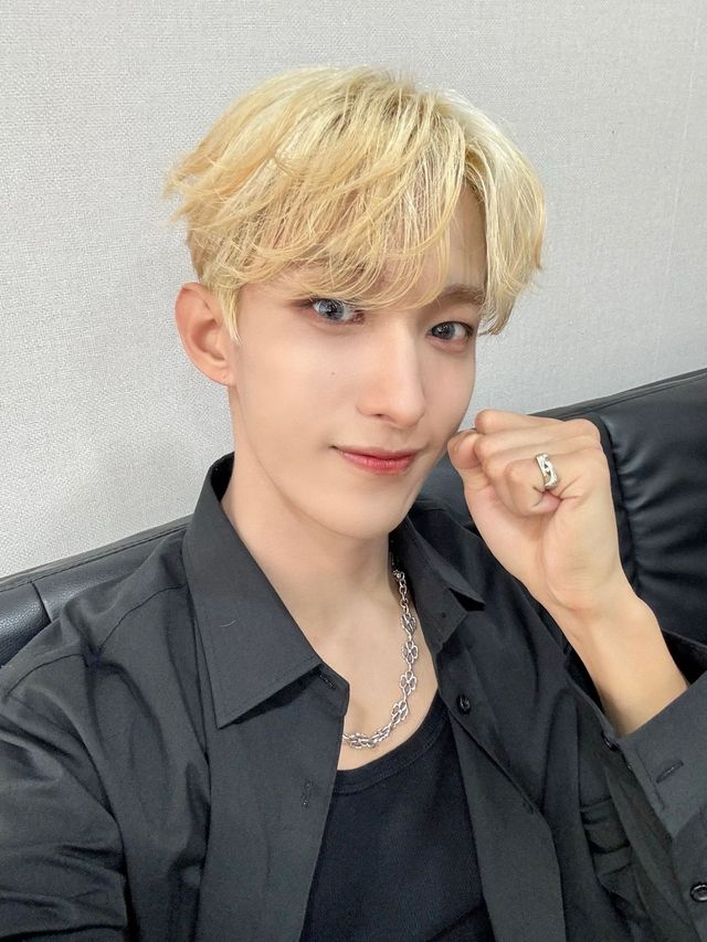 세븐틴 도겸(@dk_is_dokyeom)