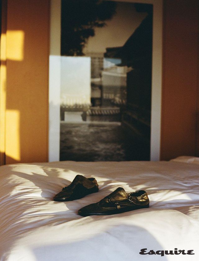 다크 브라운 태슬 로퍼 가격 미정 프라다. 