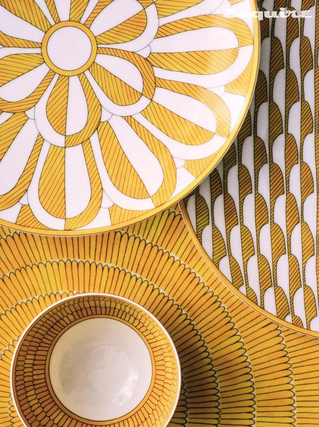 두 종류의 디저트 플레이트, 프레젠테이션 플레이트, 스몰 볼 모두 에르메스 솔레이 