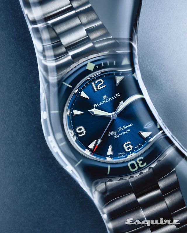 100시간 파워 리저브의 매뉴팩처 칼리버 1150을 탑재했다. 피프티 패덤즈 오토매틱 티타늄 2893만원 블랑팡.