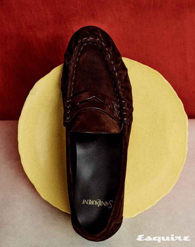 스웨이드 로퍼 가격 미정 생 로랑 by 안토니 바카렐로. 