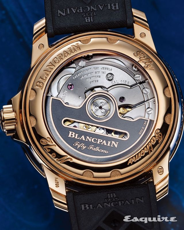 38mm 피프티 패덤즈 오토매틱 MOP 블랙 모델에 탑재된 인하우스 칼리버 1153. 총 185개 부품으로 구성되어 있으며, 100시간의 파워 리저브를 지원한다.