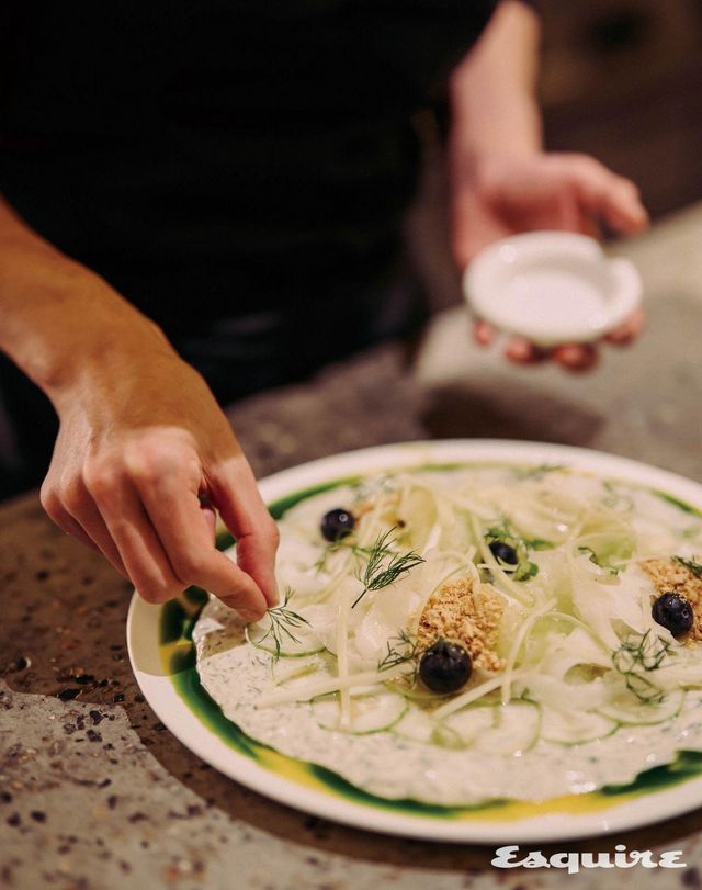 직관적으로 화이트 와인을 부르는 맛의 애피타이저 차지키 허니멜론 오이 세비체.
