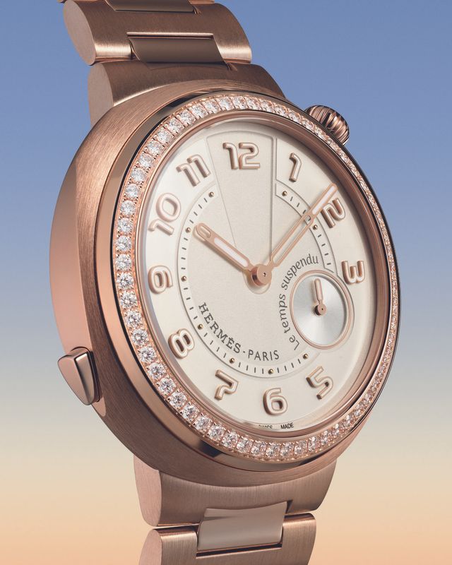 에르메스 컷 르 땅 서스팡뒤.