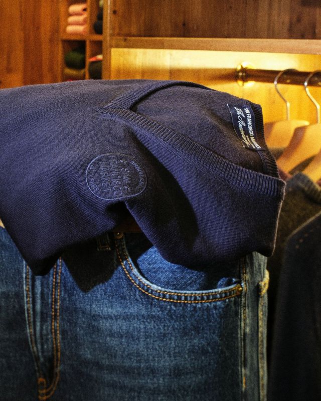 TBRM의 20주년 기념 브이넥 울 니트, 26만 5천 원/ 샌프란시스코 마켓 제공