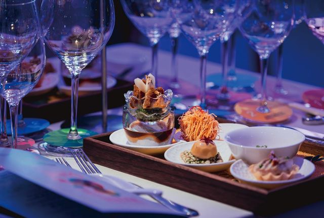  올해는 와인에 어울리는 음식을 페어링하는 프로그램이 마련되어 인기를 끌었다. 