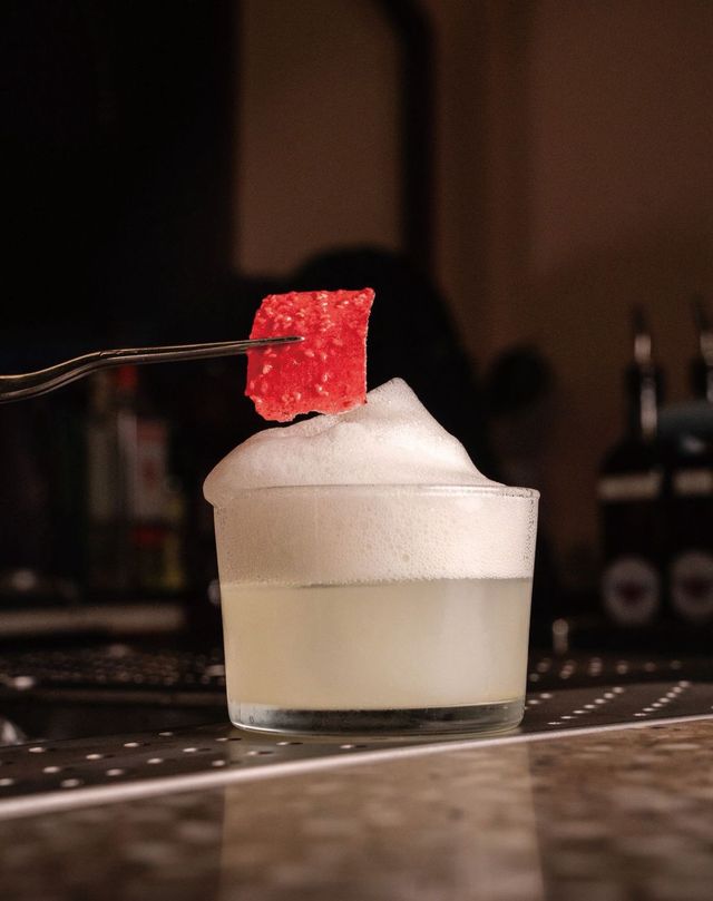 바 '소시오'는 주변 가게들과 시너지 효과를 내어 지속 가능한 칵테일 문화를 구축하기 위해 노력한다.