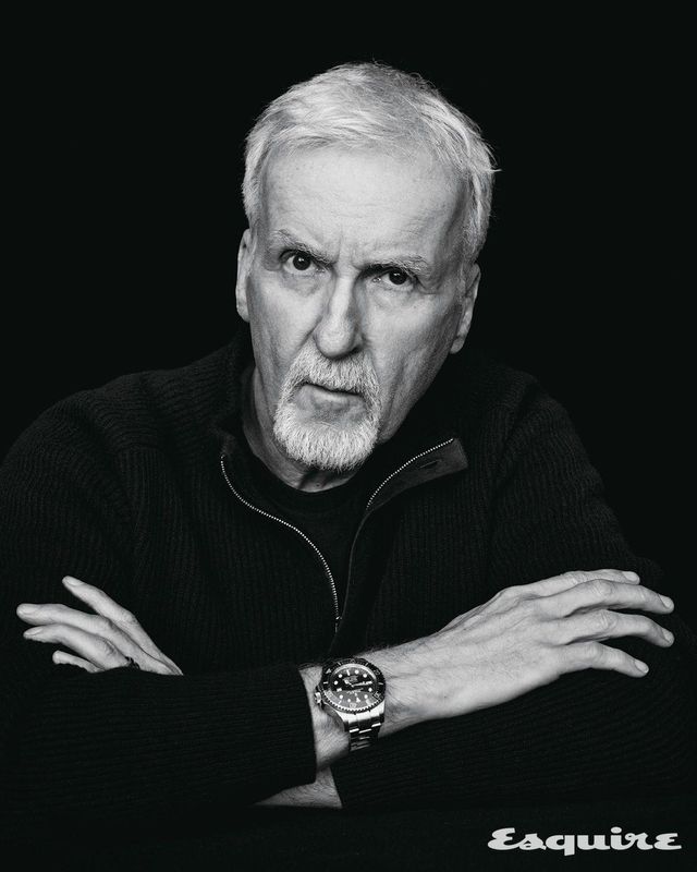 블랙 세라크롬 베젤을 사용한 딥씨 롤렉스.