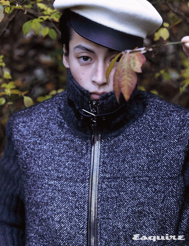 재킷 가격 미정 돌체앤가바나. 캡 가격 미정 발렌티노. 