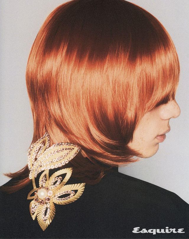 라인스톤 맥시 플라워 브로치 340만원대 돌체앤가바나. 셔츠 가격 미정 디올 맨. 