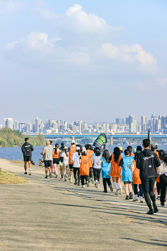 한강 변을 달리는 러닝 클래스.