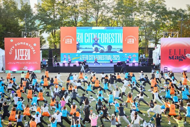 잔디 마당에서 진행한 코어 운동 강사 심으뜸의 클래스.