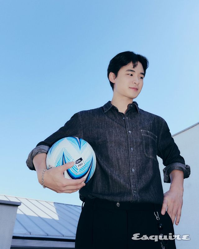 ESQUIRE KOREA x ZIOZIA 30th Anniversary Football Trainer Koo Changmo