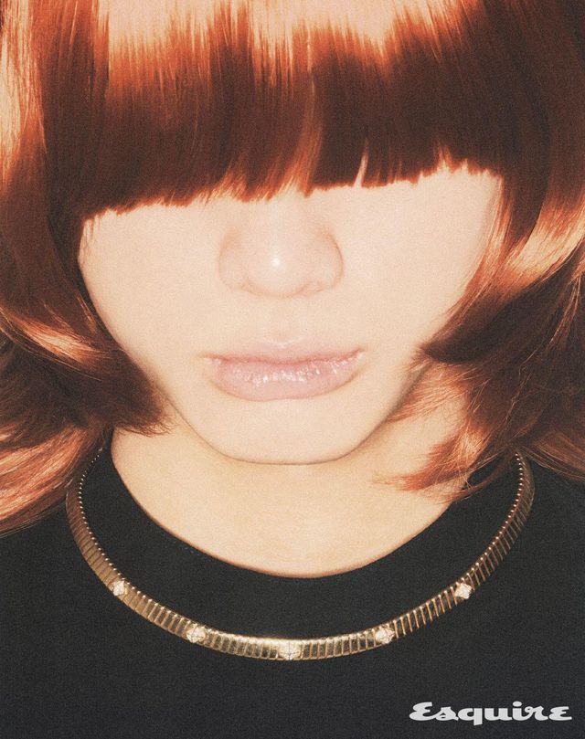 옐로 골드에 다이아몬드를 파베 세팅한 투보가스 네크리스 3400만원대 불가리. 셔츠 가격 미정 디올 맨.