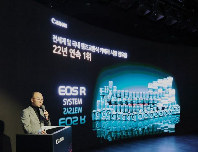 하반기 전략 신제품 발표회를 진행 중인 정병림 캐논코리아 마케팅 본부장.