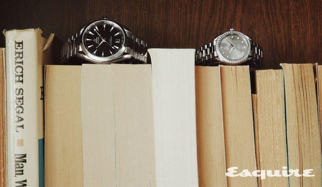 대칭적인 스틸 케이스와 블랙 래커 다이얼이 정제된 균형을 이루는 41mm 씨마스터 아쿠아 테라. 마스터 크로노미터 칼리버 8900을 장착해 60시간 파워 리저브를 제공한다. 900만원대 오메가. 그레이 다이얼 위에 세팅한 11개의 다이아몬드 인덱스와 화이트 골드 핸즈가 빛을 발한다. 작지만 견고한 30mm 케이스 안 METAS 인증을 받은 마스터 크로노미터 칼리버 8750으로 구동된다. 1800만원대 오메가.