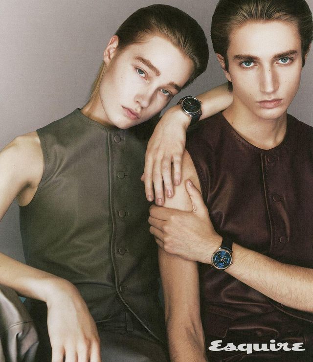 몽블랑 스타 레거시 풀 캘린더 42MM 686만원 몽블랑. 빌레레 컴플리트 캘린더 4300만원대 블랑팡. 레더 베스트, 팬츠 모두 가격 미정 김서룡.