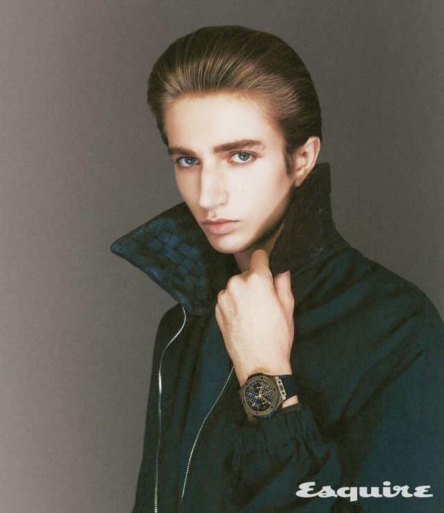 빅뱅 20주년 기념 풀 매직 골드 워치 43MM 6000만원대 위블로. 블루종 가격 미정 보테가 베네타.